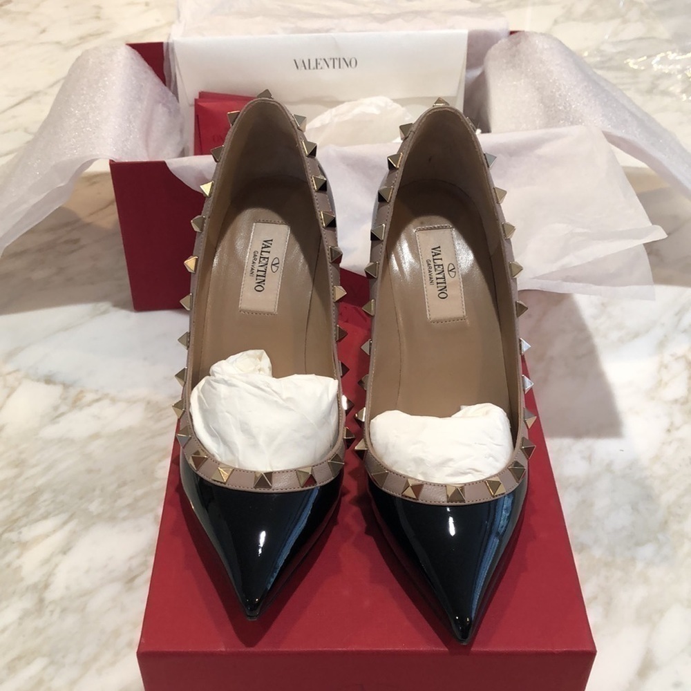 VALENTINO GARAVANI Patent Rockstud Pump 85mm - Black/Poudre - Picture 1 of 9